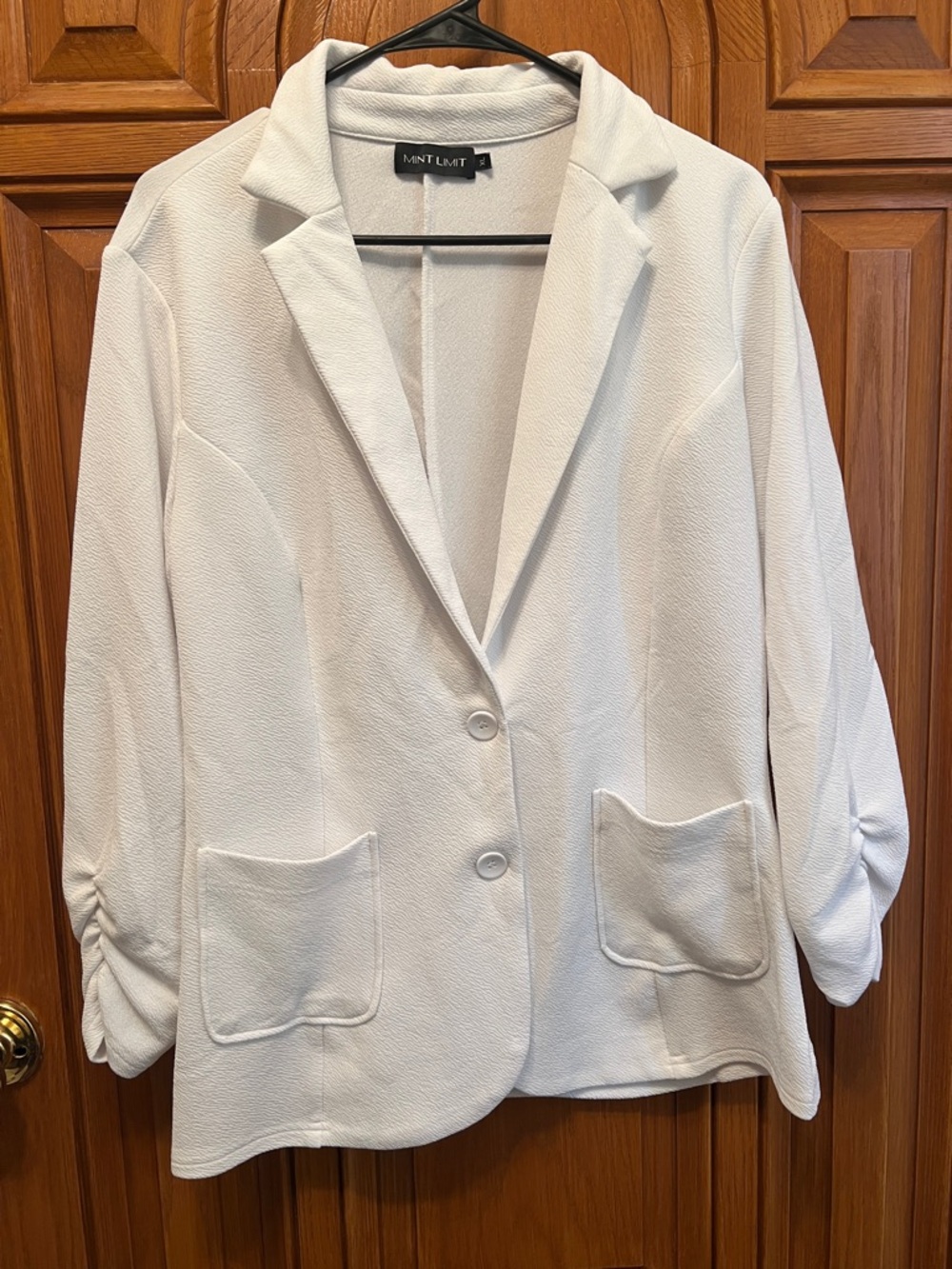 Mint Limit Women's White Textured Blazer